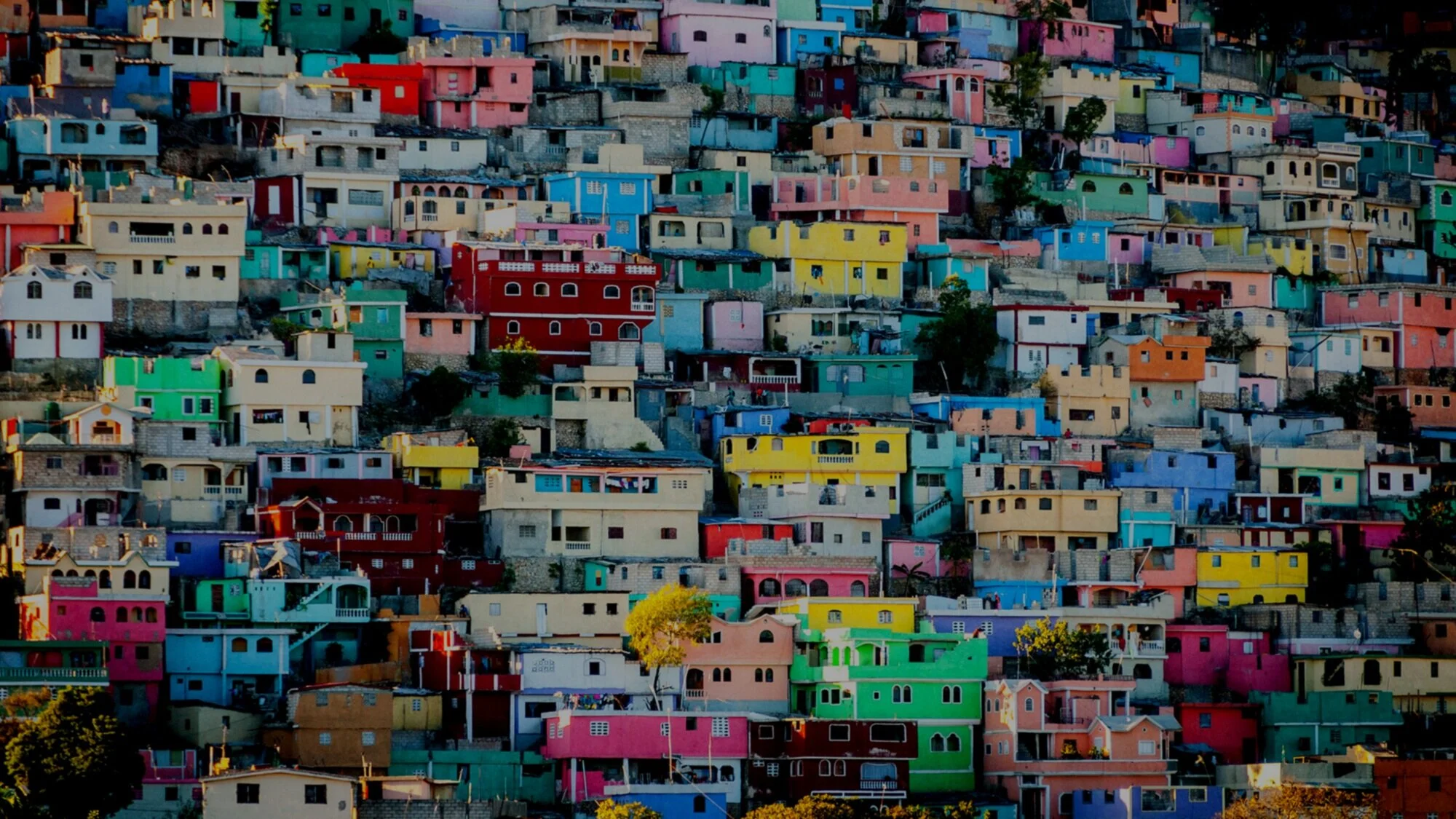 Colourful_Hillside_Houses_in_Port_au_Prince.jpg