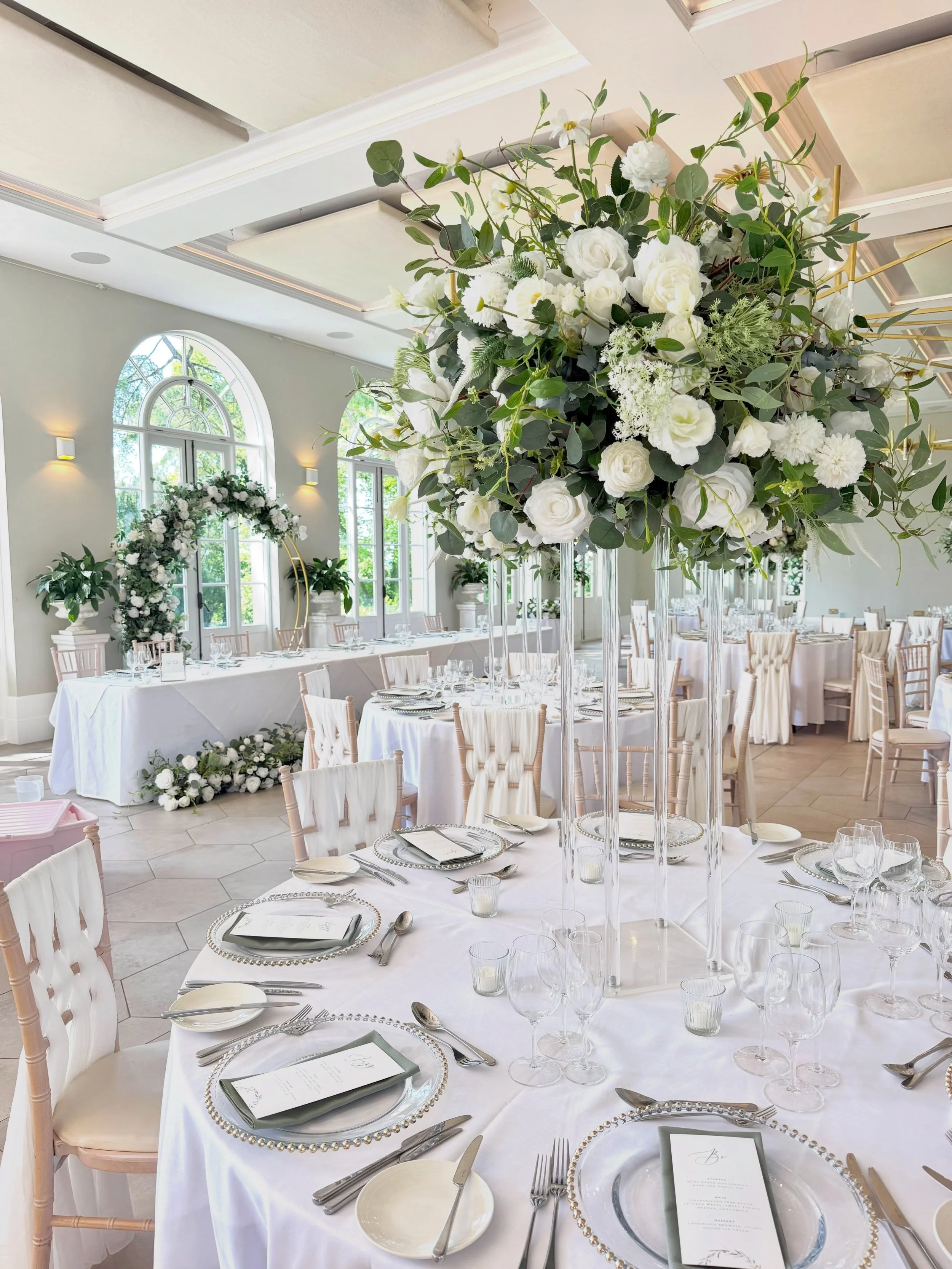 Beautiful Foliage &amp; Rose set in The Orangery at Deer Park Country House. 

This range really does look beautiful here. 

Styling items used for this look: 

Semi Covered Moongate 
Large Foliage &amp; Rose Centrepieces 
Foliage &amp; Rose Floor Ru
