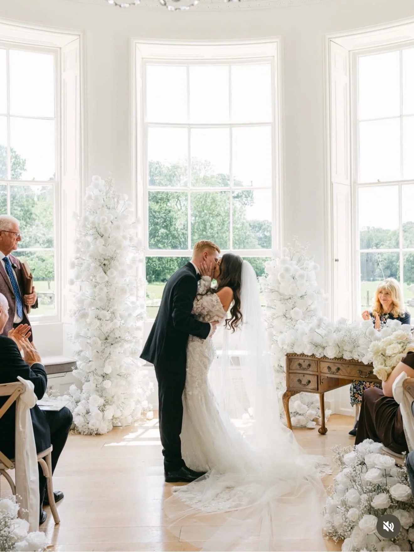 Megan &amp; Dougie

A beautifully modern white wedding, where no detail was overlooked by the bride and groom. 

Thank you for the kindest words 🤍

Florals @all_floral 
Chair styling @lauralouisehallweddings 
Venue @rockbeare_manor_ 
Photography @ta