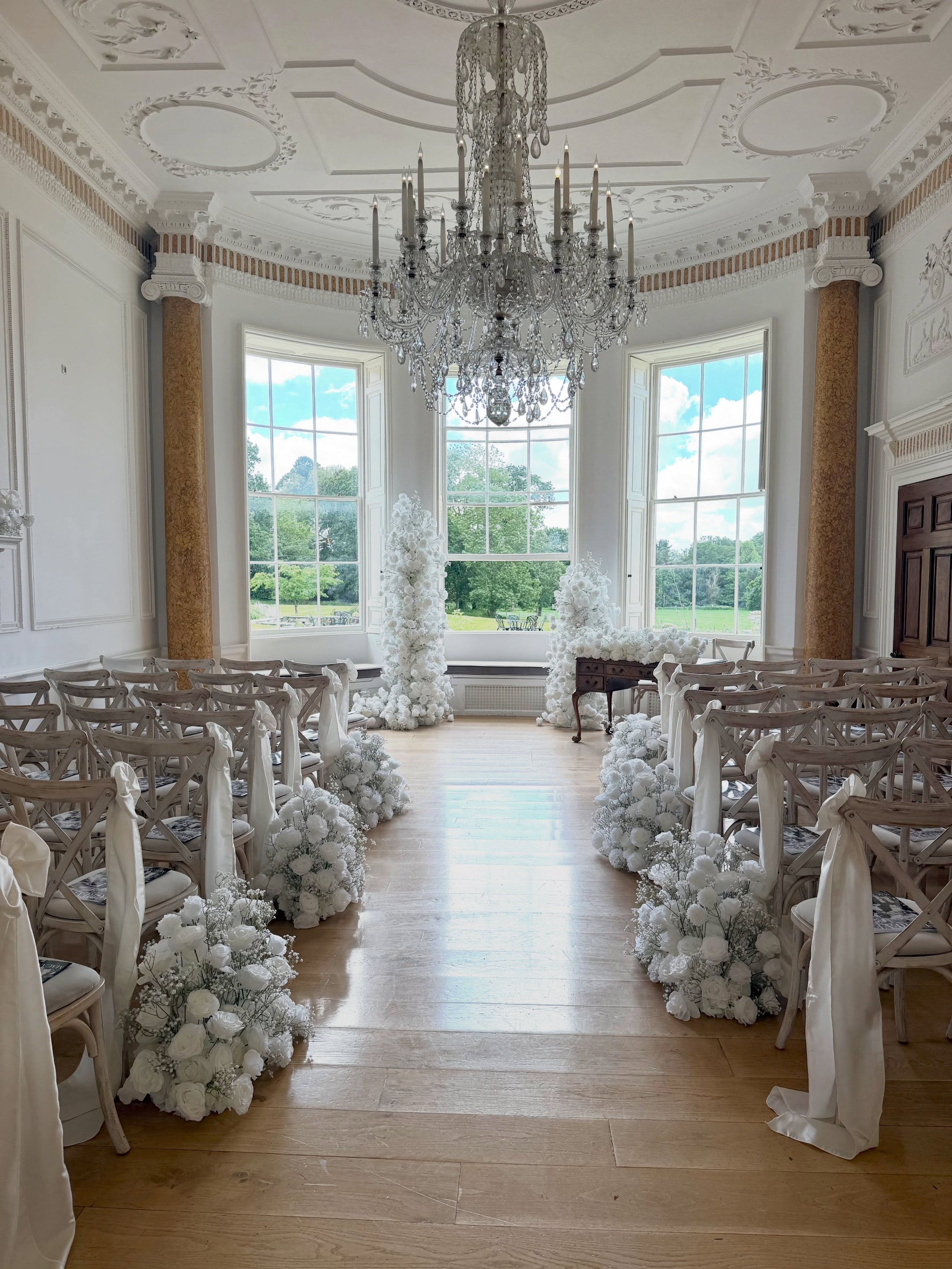 A gorgeous ceremony set up for M&amp;D at @rockbeare_manor_ 

Collection: Gypsophila &amp; Rose 
Chair styling: @lauralouisehallweddings 

Are you looking for a wedding stylist? We would love to hear from you 🤍

Wedding styling 
Wedding Decor 
Devon