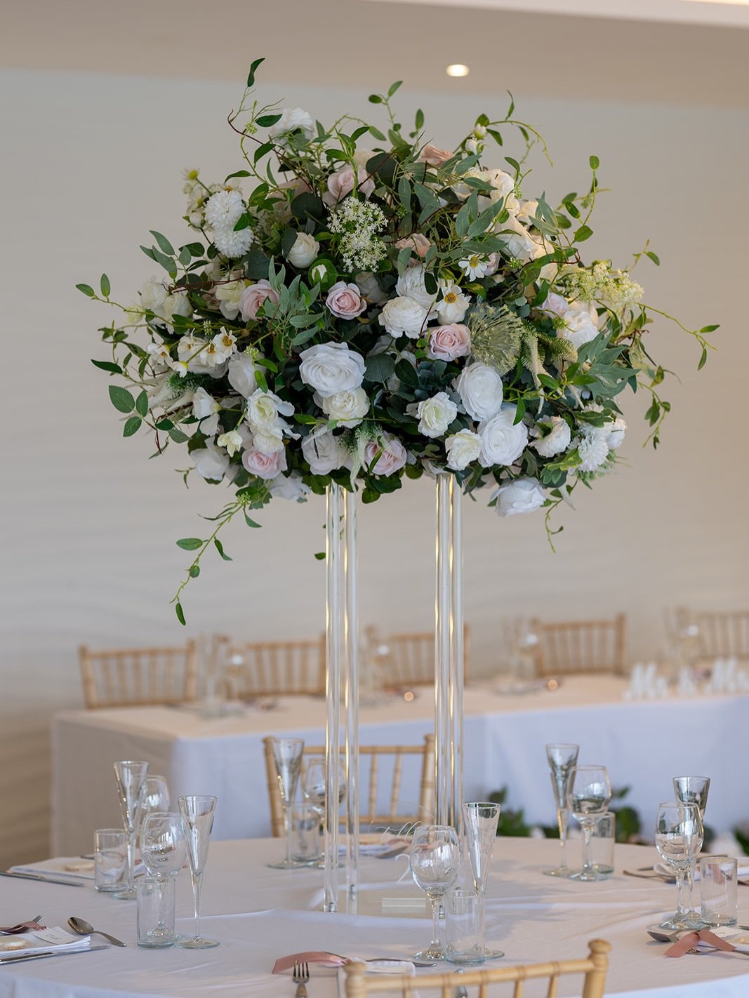 Beautiful Foliage &amp; Blush Pink at The Venue at Sandy Cove Hotel 

Venue @hotelsandycove 
Photography @acronymphotography 
Styling @all_floral 

Explore our floral collections in our latest catalogue, available via the link in our bio.

Now welcom