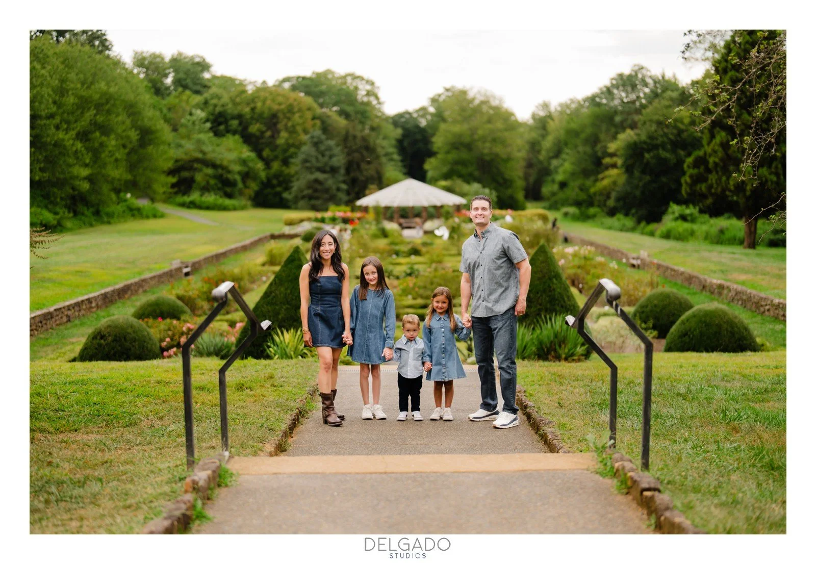 Family Photos at Deep Cut Gardens.jpg