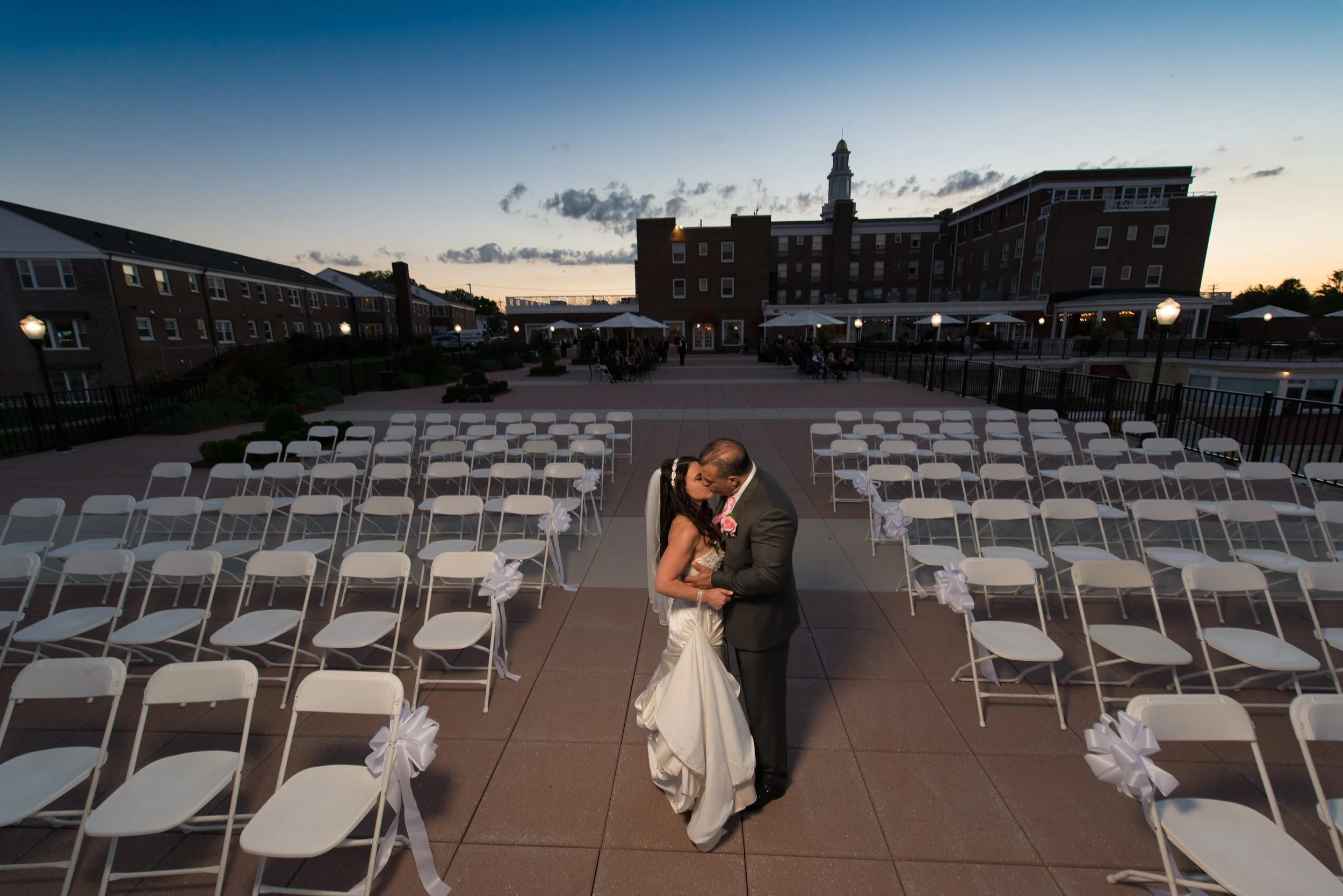 Cinematic Molly Pitcher Inn Wedding Photos: A Red Bank Storytelling Guide (2026)