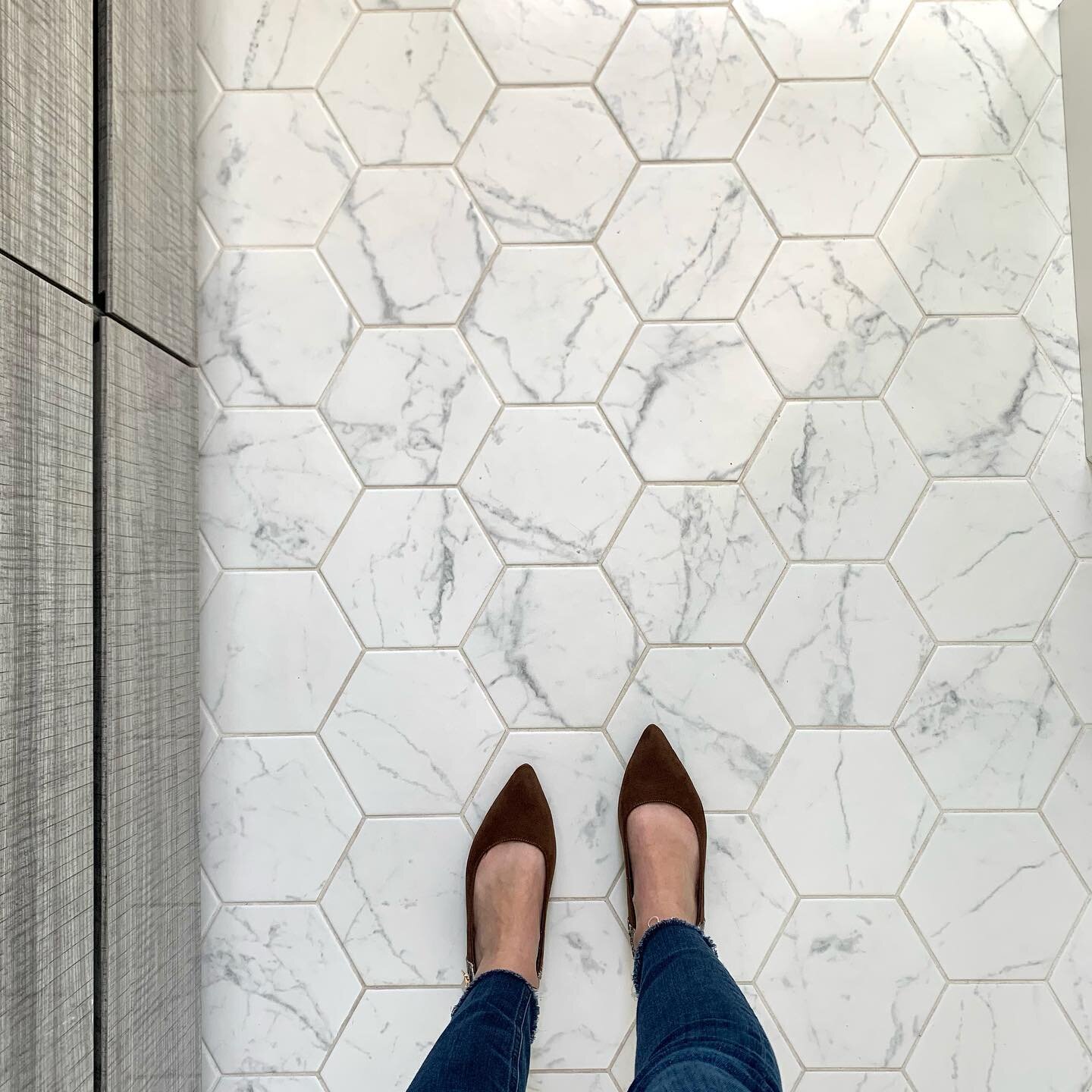 So cool that a 1920s style of hexagon tile is still in style today. 🤩

#tileinspo #realestateslo #downtownslo #hexagontiles #slorealestate #slorealtor #compassagent