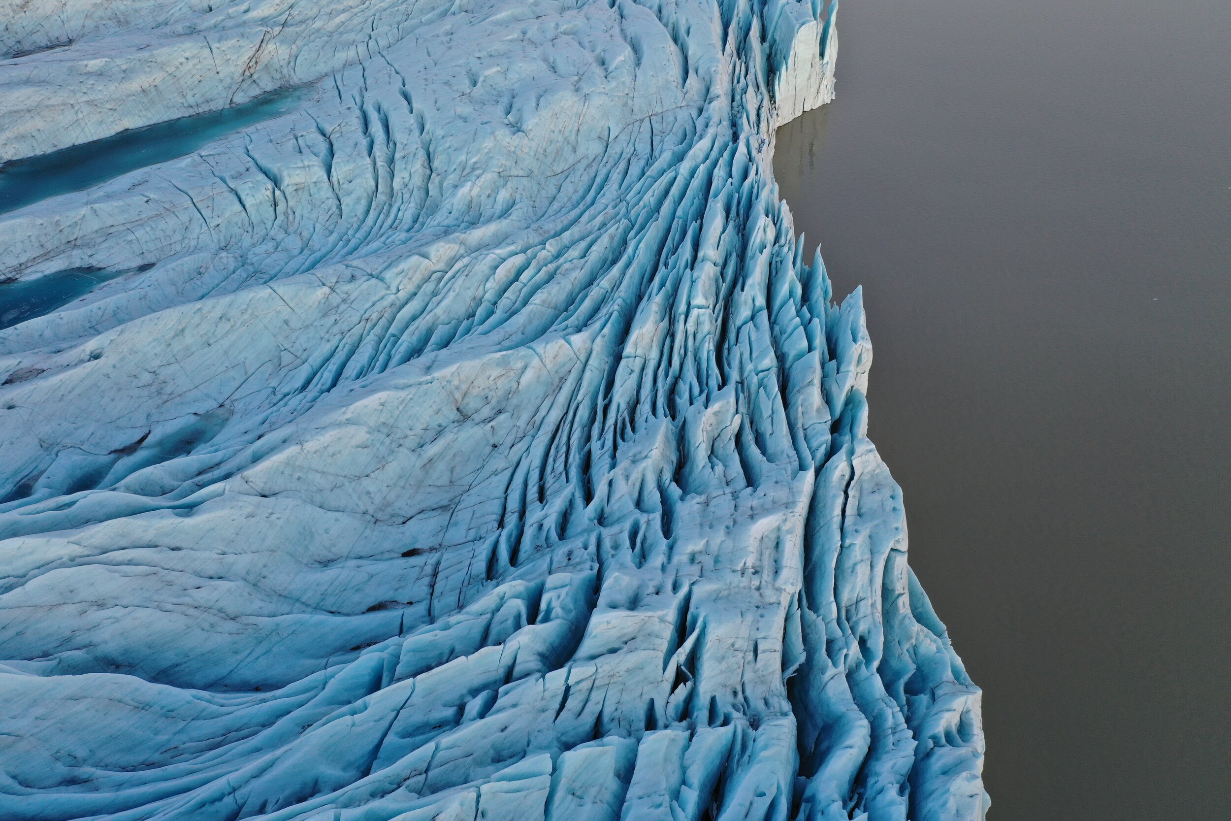 冰岛Sveitarfélagið Hornafjörður的冰川。摄影:Beau Mori