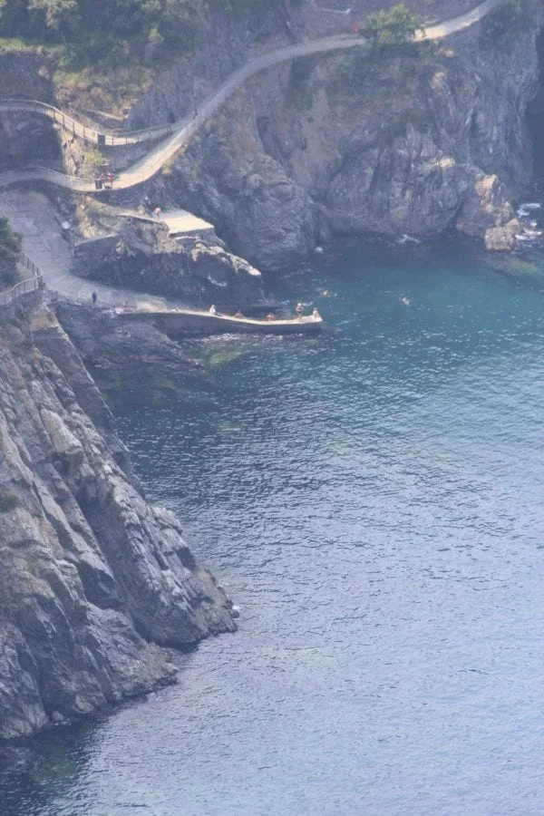 hiking cinque terre, map cinque terre, cinque terre hikes, things to do in italy, steps to ocean corniglia, corniglia