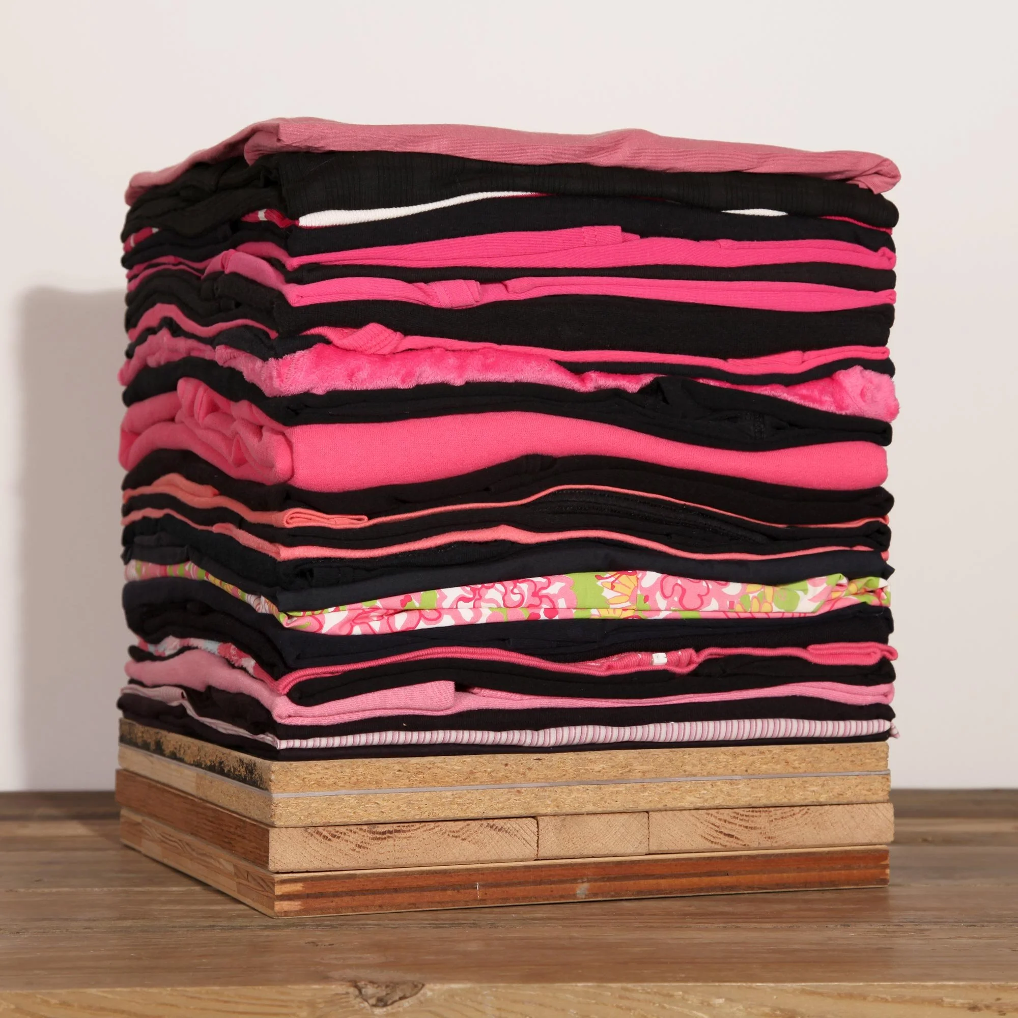 D-Melander_1x1x1-Pink-Black.jpg