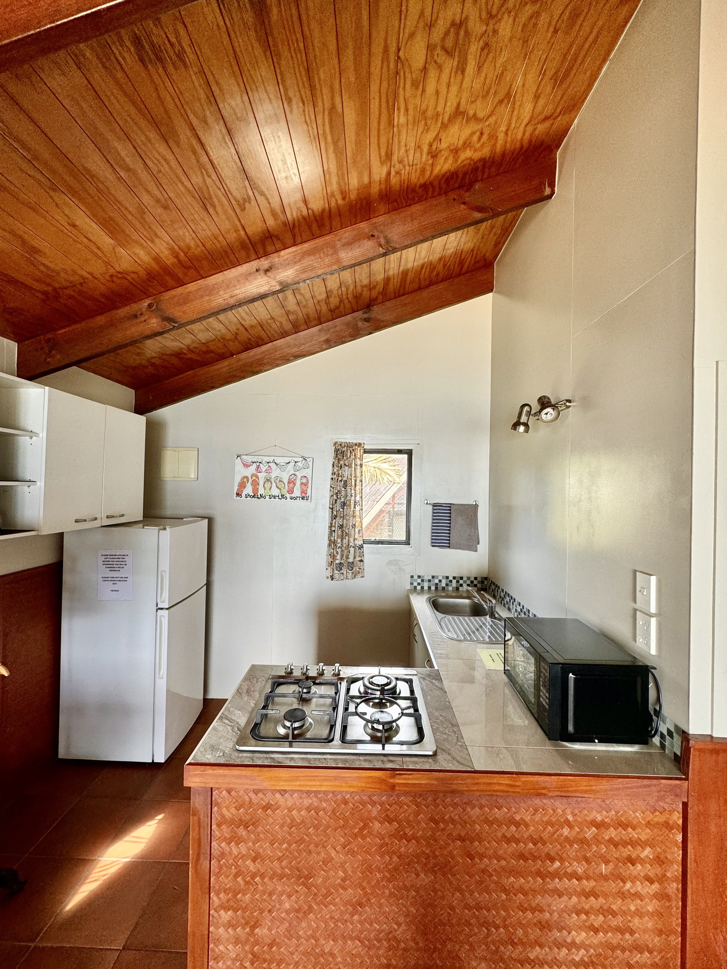 Beachfront Studio - Kitchen area