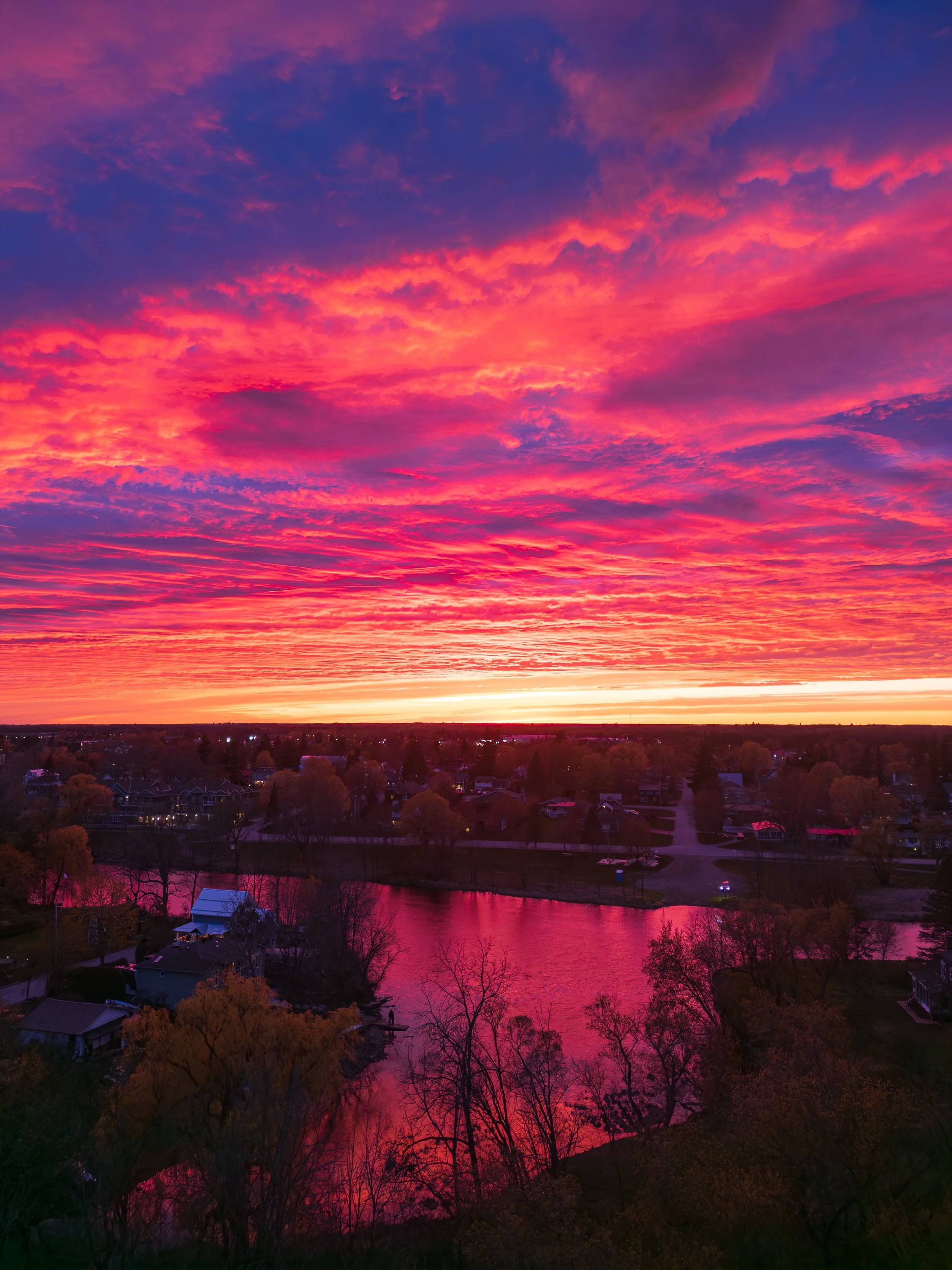 Cotton Candy 🍭 

Kemptville putting on a show tonight. Always grateful to call this place home.

For local Professional photo + video work:
@brettcolpitts
colpittsmedia.com

#Kemptville #NorthGrenville #OntarioSunset #EasternOntario #CottonCandy
