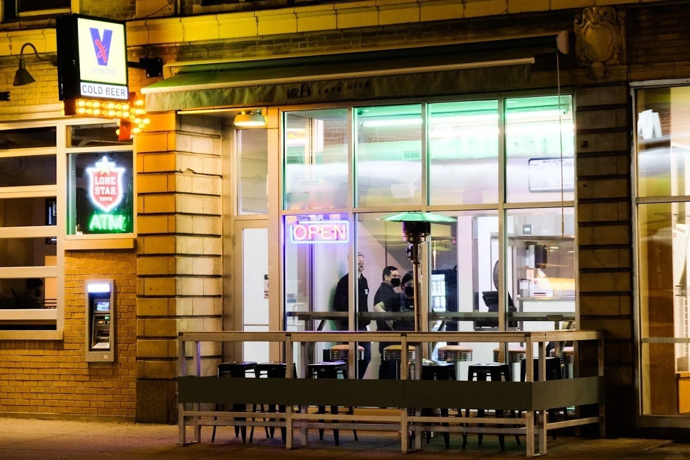 Mr. E's - Exterior
