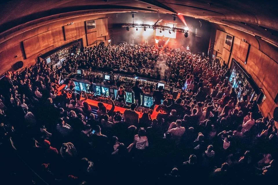TRAK LOUNGE BAR