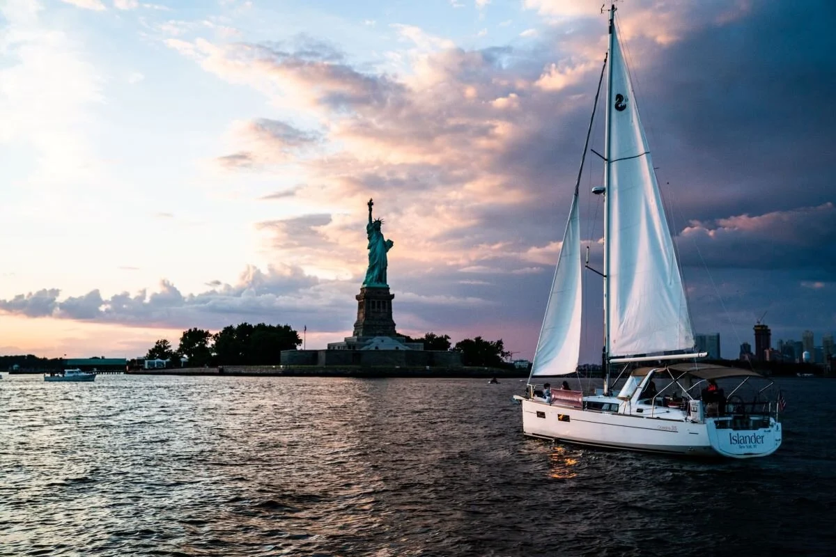 Private Luxury Yacht Rentals in NYC Sailing Islander NYC