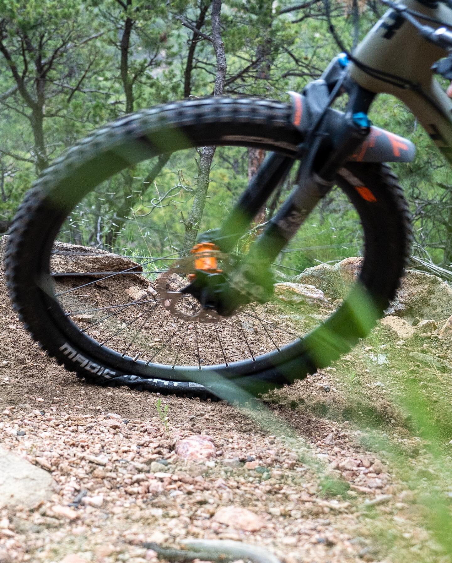 One of the little gems I look for when editing mountain bike photos is seeing how a high shutter speed can capture the deformation of tires as a skilled rider pushes the bike through a corner. 
&bull;
&bull;
&bull;
#twowheeltuesday #mtb #iridenm #sch