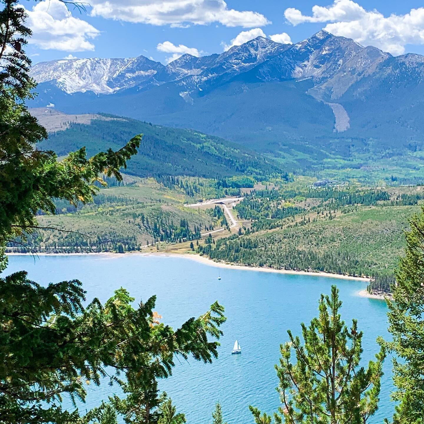 Hope y&rsquo;all like Colorado! 🌲
When was the last time you had a truly great day? 💗
For us it has been a while! We&rsquo;re lucky enough to be spending a couple of months in my absolute favorite state in the US! 🙌🏼
Being able to spend the days 