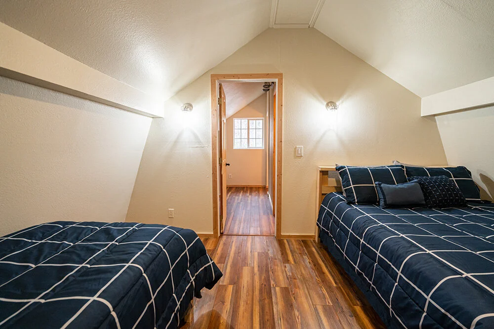 Upstairs Bedroom 1 Queen, 1 Double