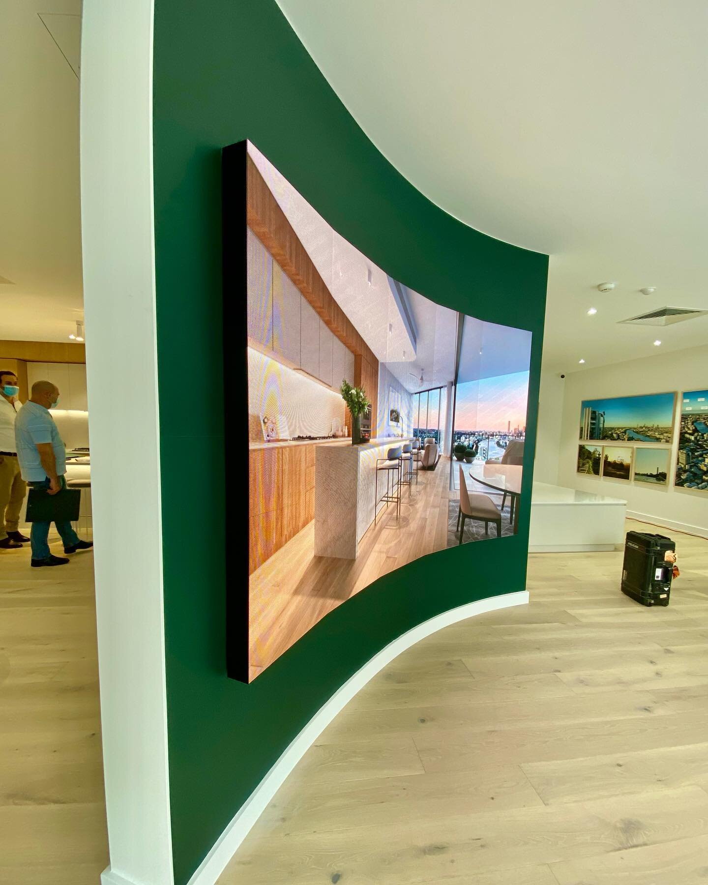 Aviary Toowong display centre got their new curved screen today 😍 they'll now be able to give their potential buyers a great walkthrough experience 🕺💃