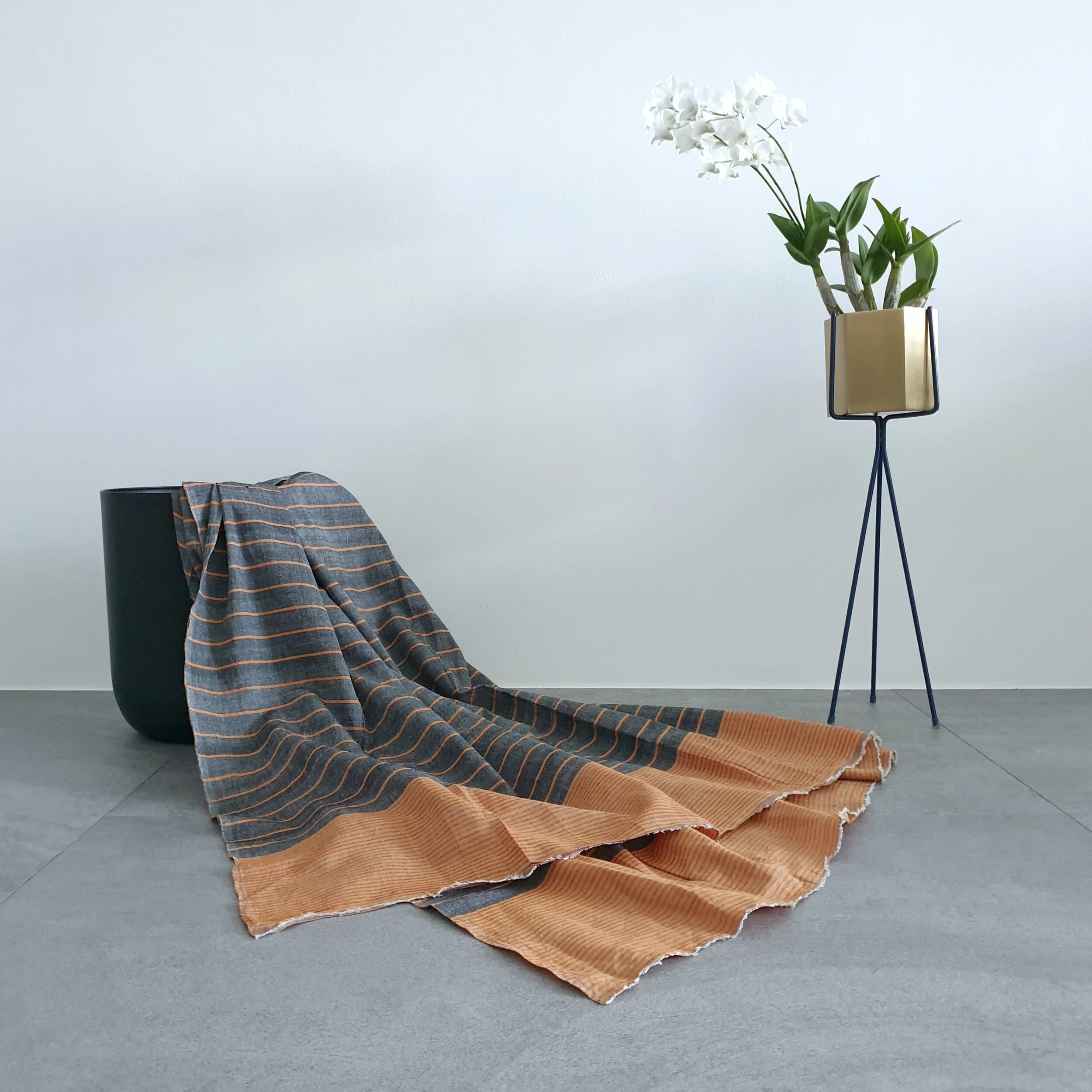 Handloom Gamsa Shawl - Grey