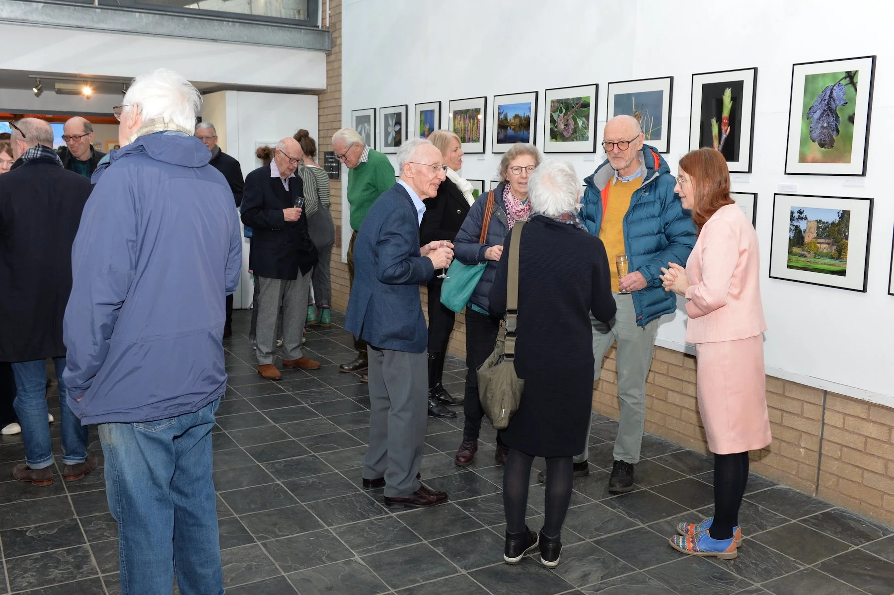 Guests viewing_8811.JPG