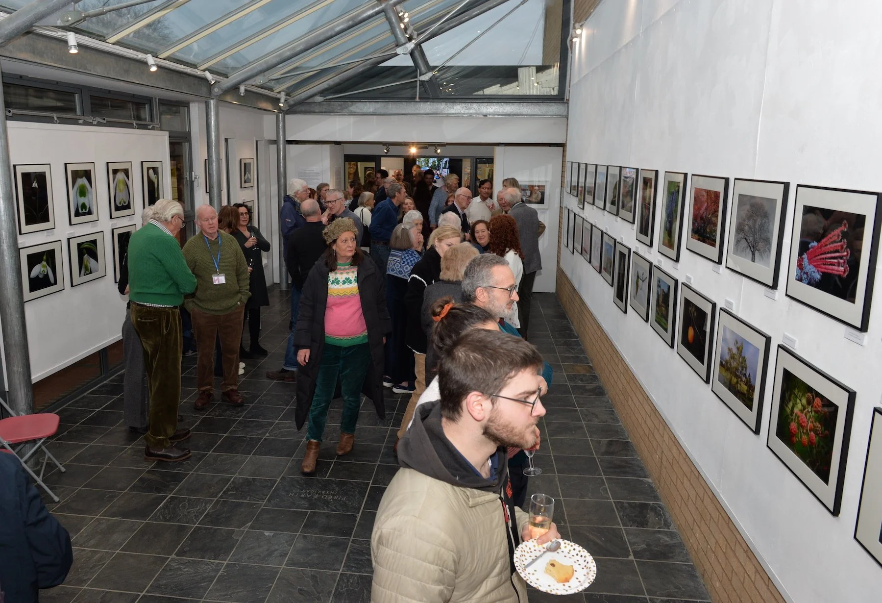 Guests viewing_8823.JPG