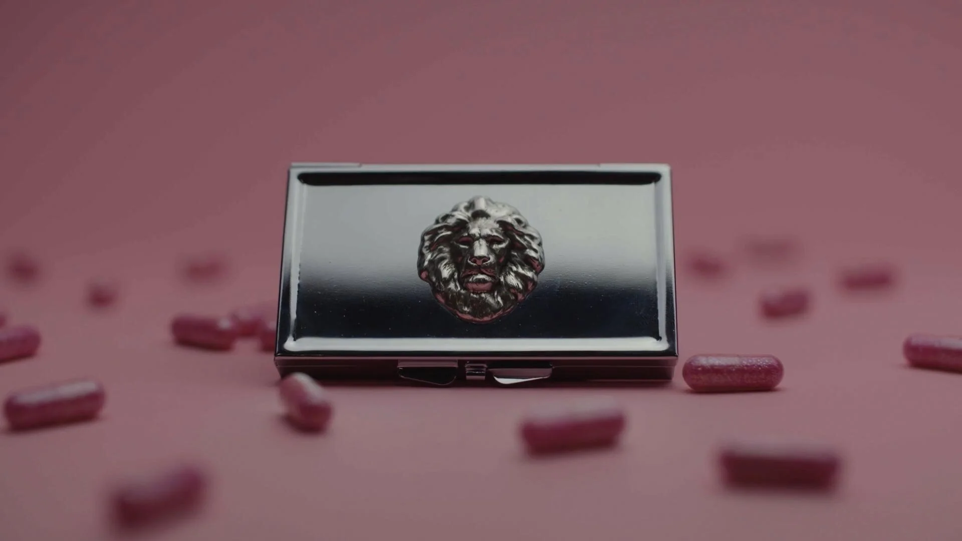 KAMIEL DOENS - REEL.mp4.00_00_52_00.Still004-22.jpg