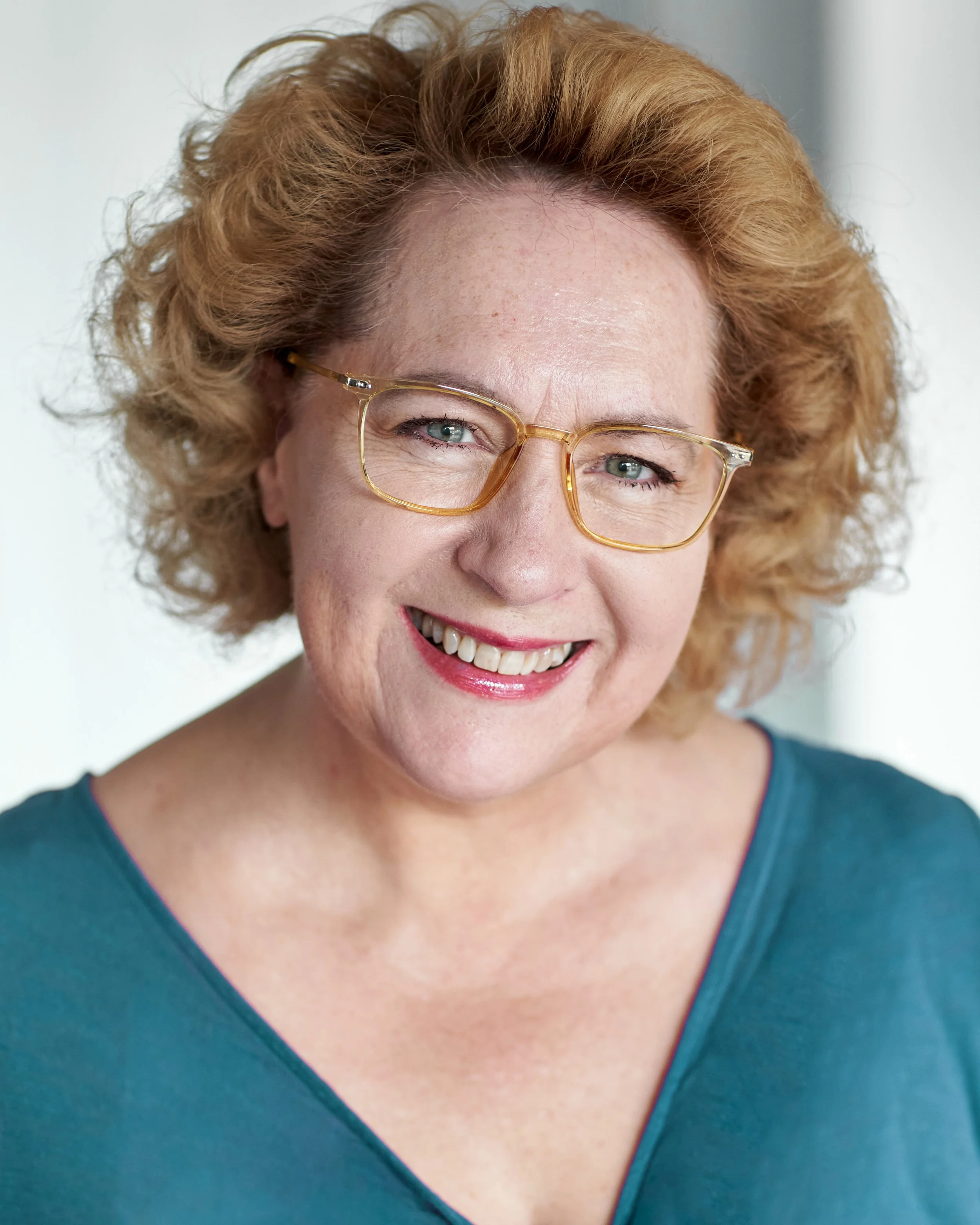 Elsa Headshot1341-GEdit.jpg