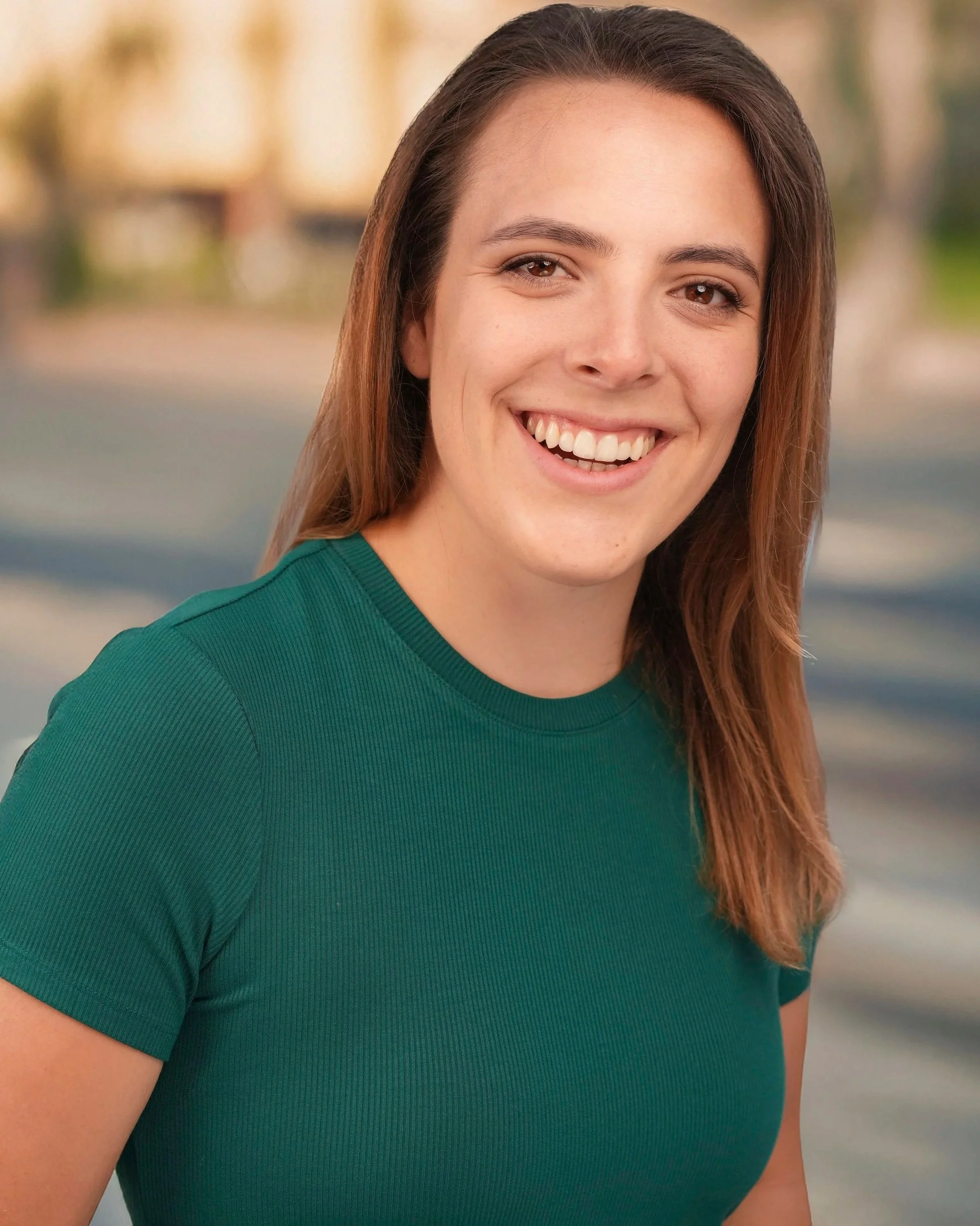 Carah+Beukers_Green_shirt_no_edit-1_%282%29.jpg