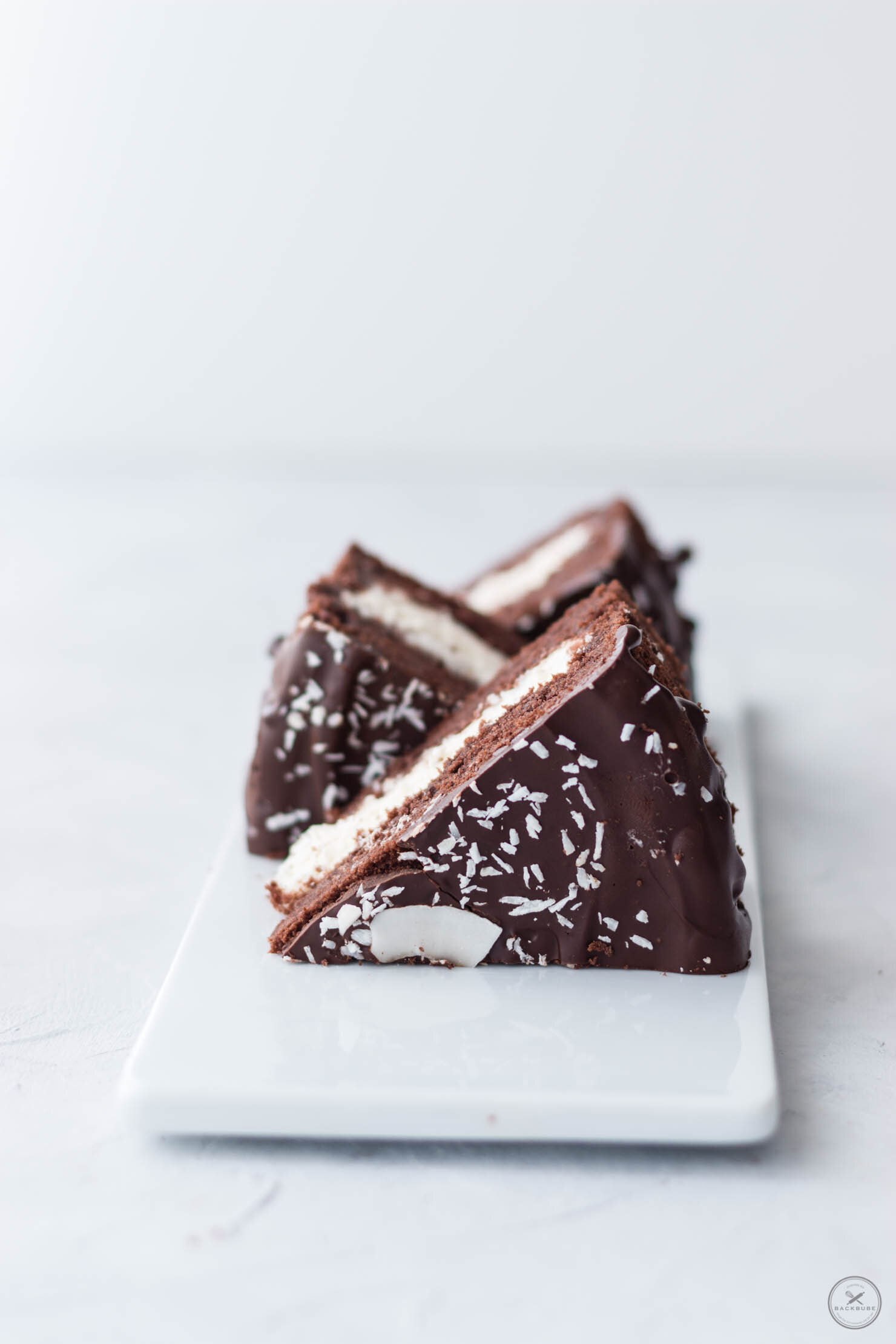 Chocolate Surprise Drip Cake mit Kokosfüllung