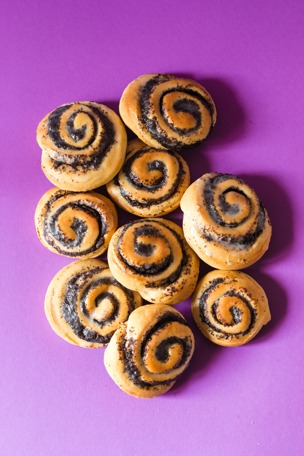 Kardamom-Mohnschnecken mit Limetten-Guss