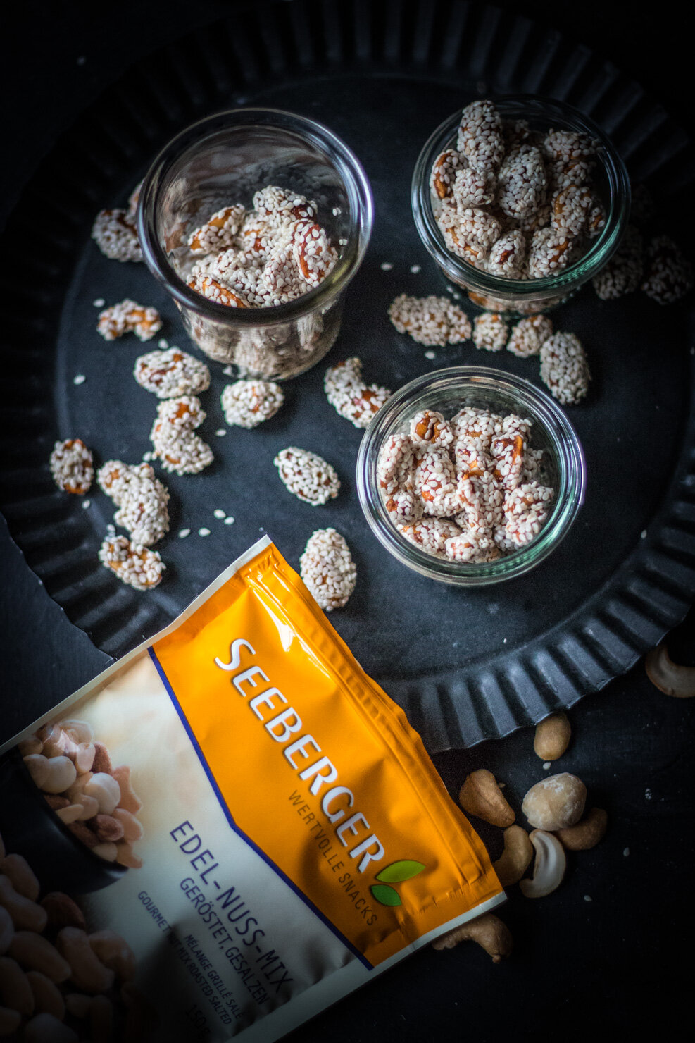 Weihnachtliche Gewürznüsse mit Edel-Nuss-Mix und Sesam