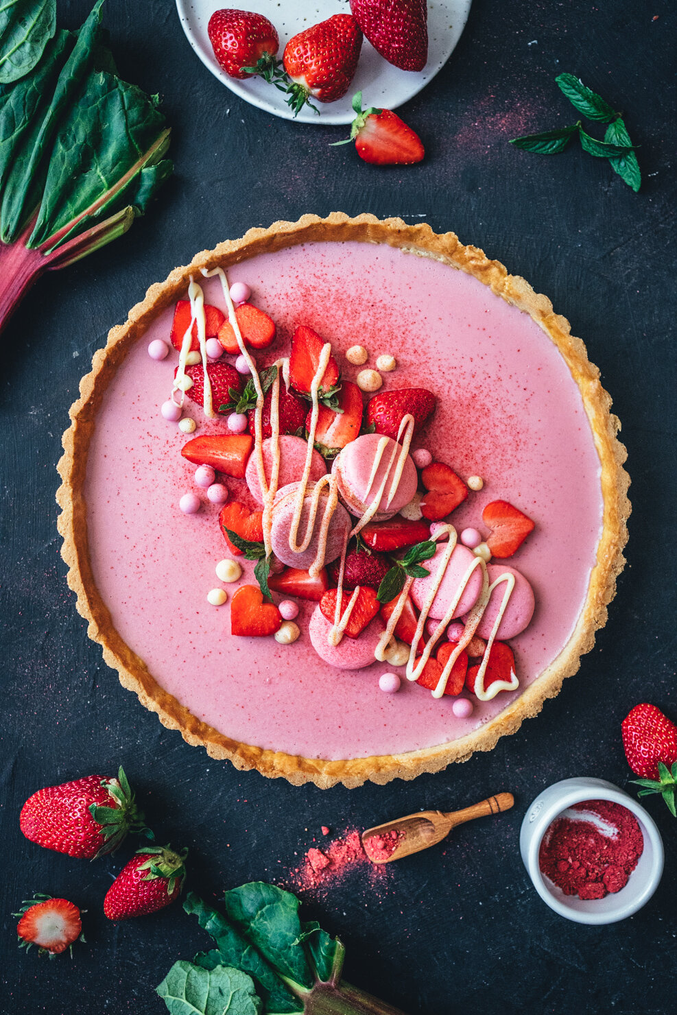 Rhabarber-Panna Cotta-Tarte mit Erdbeeren