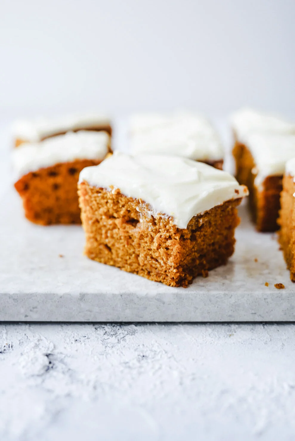 Pumpkin-Spice-Cake-mit-Frischkäse-Frosting-von-backbube.com_.jpg