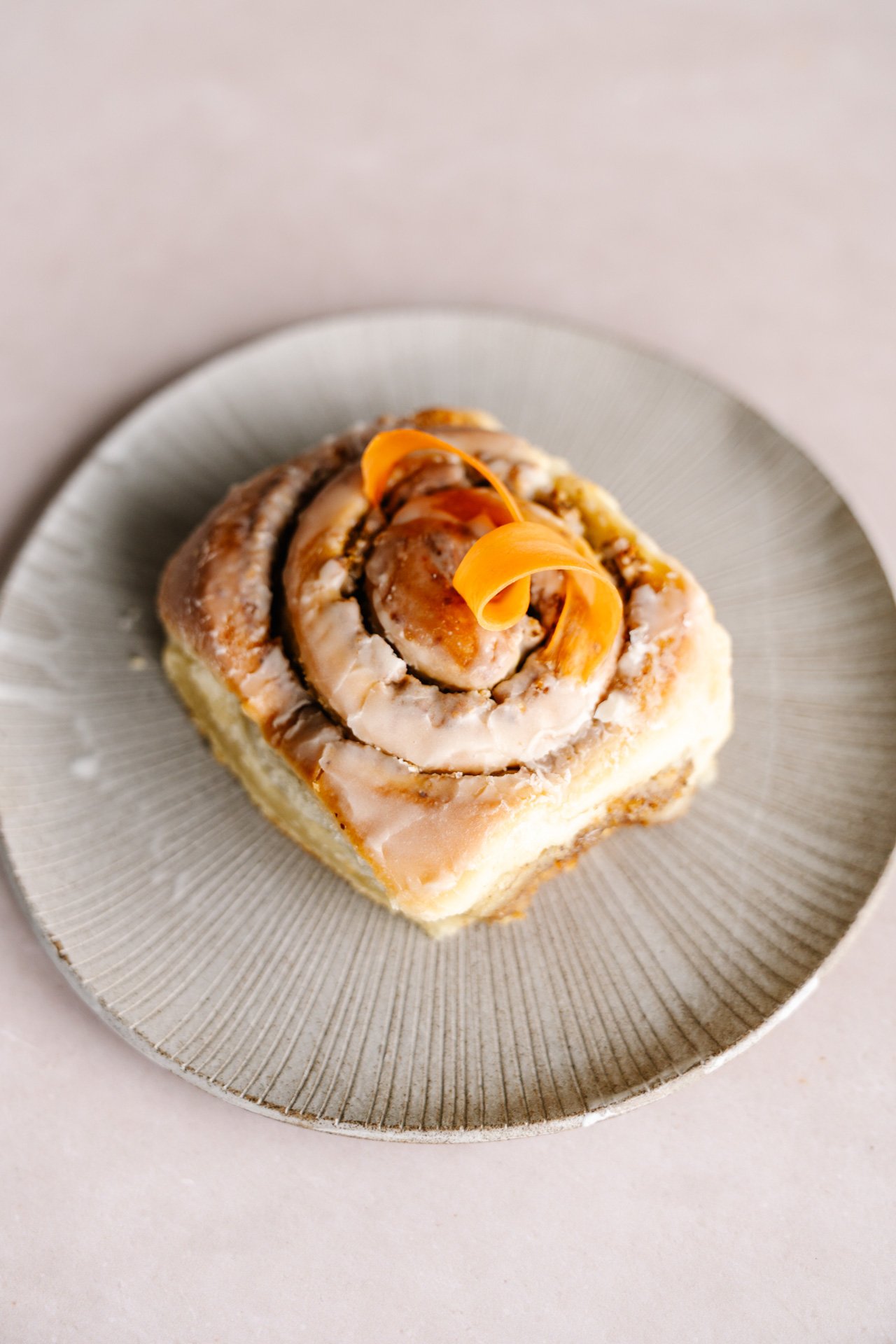 Carrot Cake Zimtschnecken mit Eierlikör