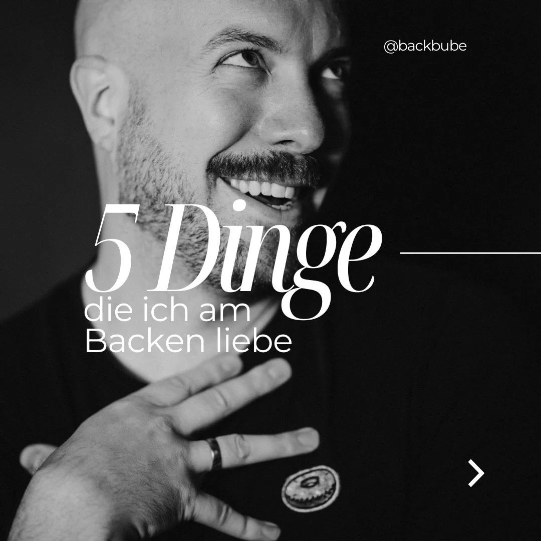 Backen ist f&uuml;r mich so viel mehr als nur Mehl, Zucker &amp; Zeit 🧁✨Es bringt Ruhe in meinen Kopf, erw&auml;rmt mein Herz und bringt jedes Mal ein St&uuml;ck Kindheit zur&uuml;ck.❤️

Im Backofen entstehen nicht nur s&uuml;&szlig;e Dinge, sondern