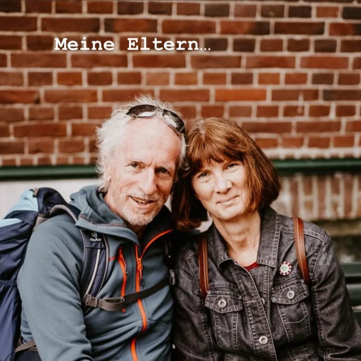 Wusstet ihr, dass meine Eltern im Glasmacherdorf Schmidsfelden leben und arbeiten? Vor 14 Jahren sind sie dorthin gezogen, haben das @glasstudioschmidsfelden er&ouml;ffnet und sich seitdem ganz der Glaskunst verschrieben. 😍

Was urspr&uuml;nglich al