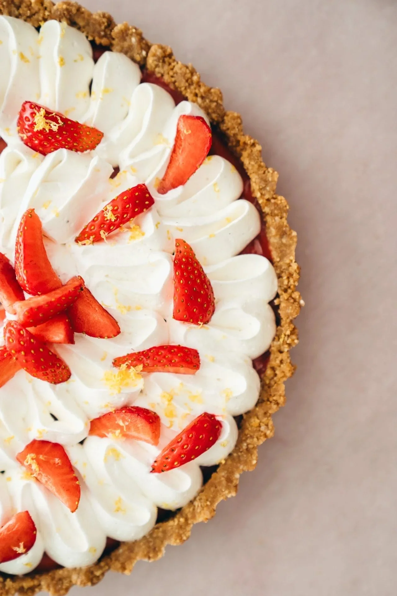Vegane No Bake Erdbeer-Tarte