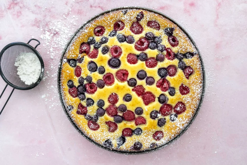 Ricotta-Joghurt-Kuchen mit Beeren - Einfaches Rezept — Backbube