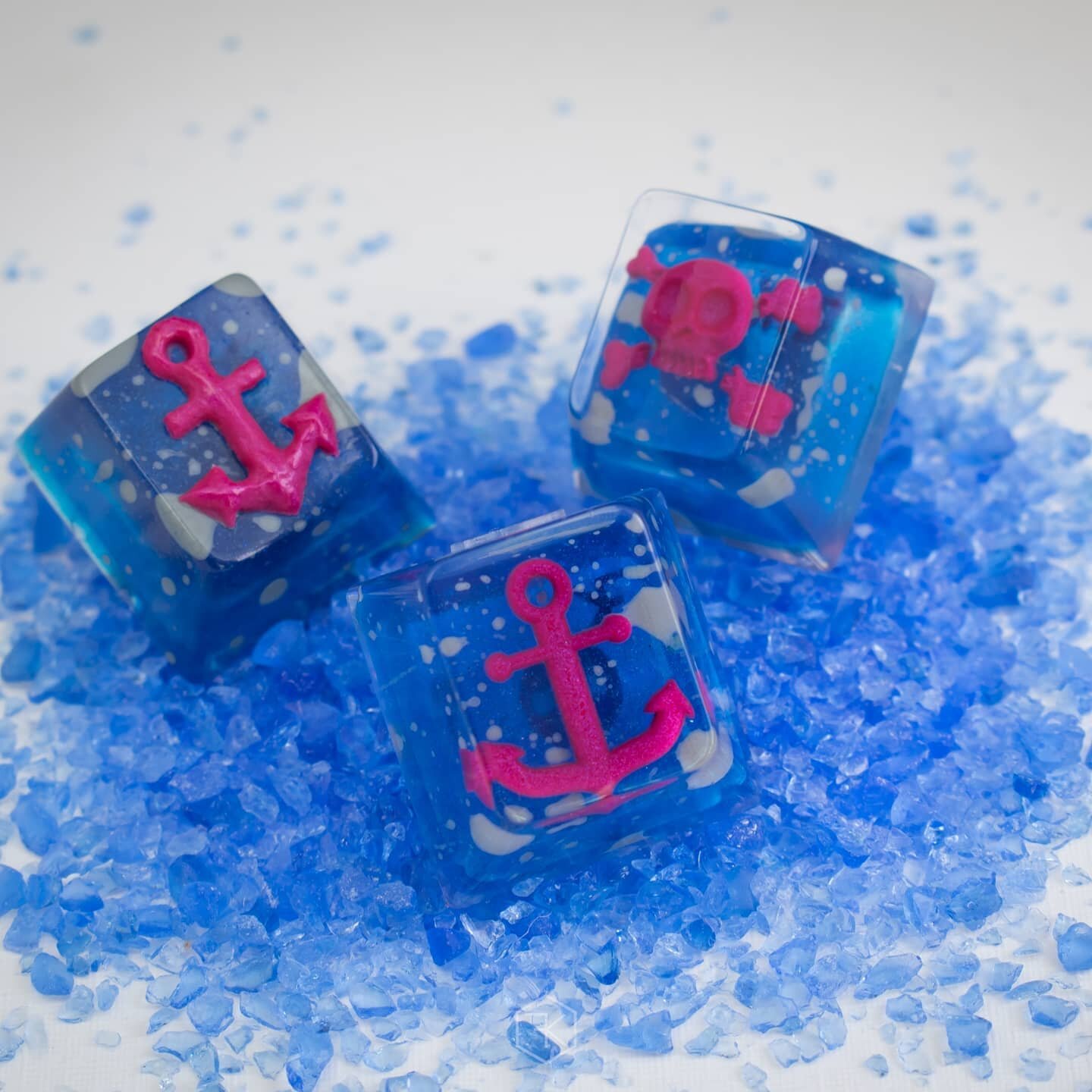 ＣＯＢＡＬＴ⁣
Sale now open for 24 hours! ⁣
⁣
Presenting my collaboration sale with @fatboycarney38 and his latest set, GMK Cobalt! In an ode to the inspiration for this set, these caps are filled with actual cobalt-blue glass shards (see last pic) that yo