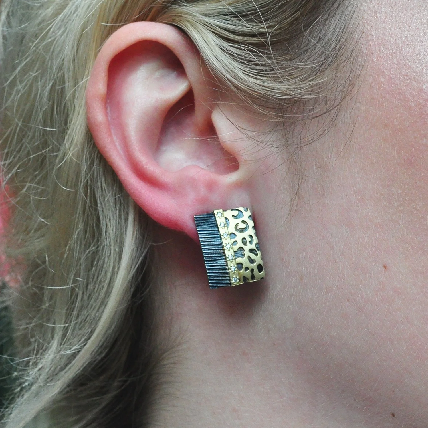 Cheetah Rectangle posts, lifestyle WEB.jpg