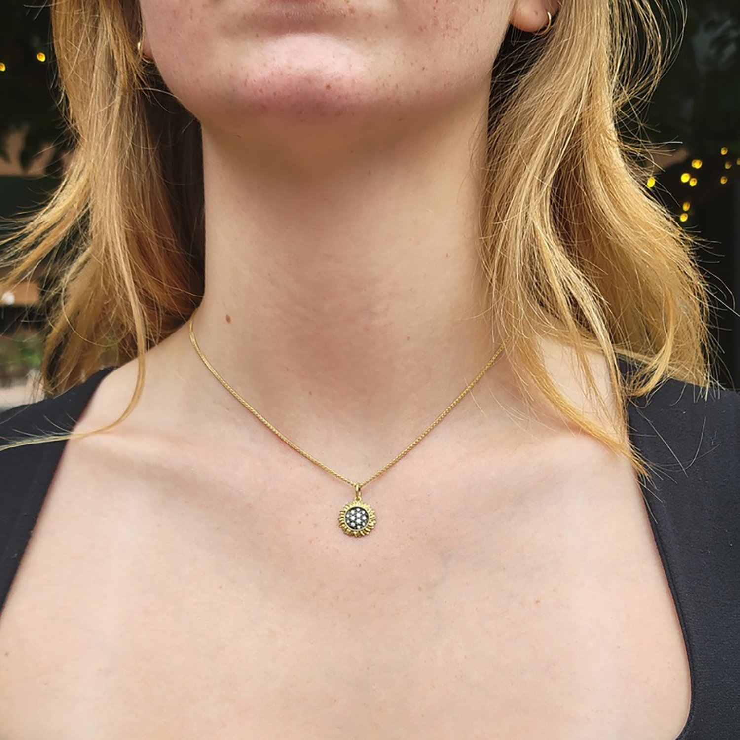 Small Sunflower Nk, Lifestyle WEB.jpg