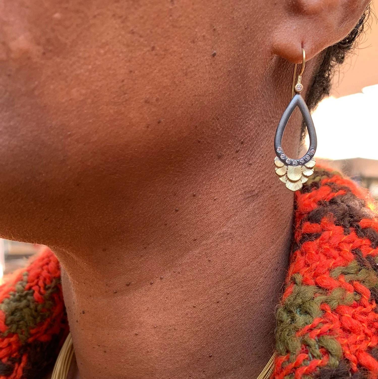 Halo Feather Teardrop Eas, lifestyle WEB.jpg