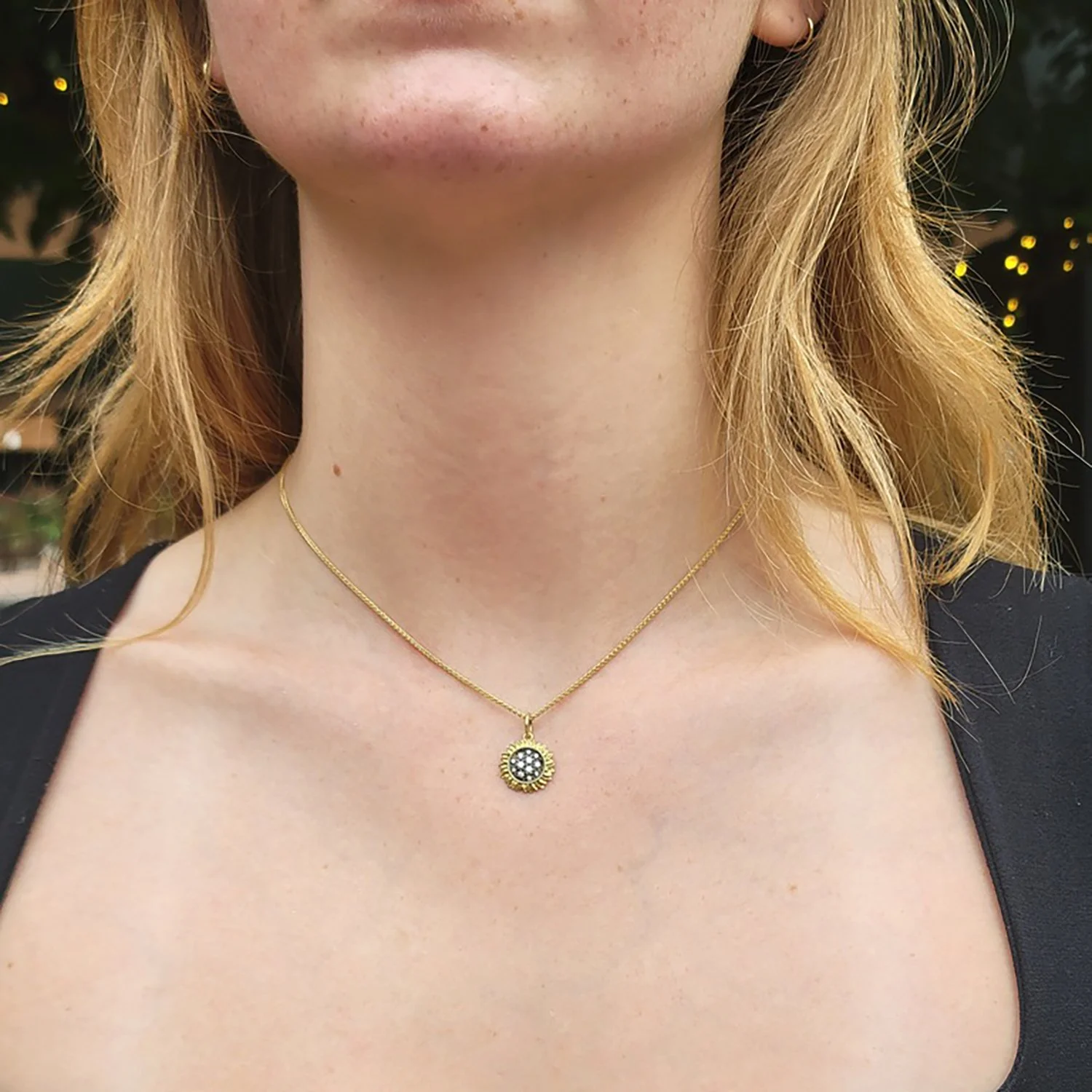 Small Sunflower Nk, Lifestyle WEB.jpg