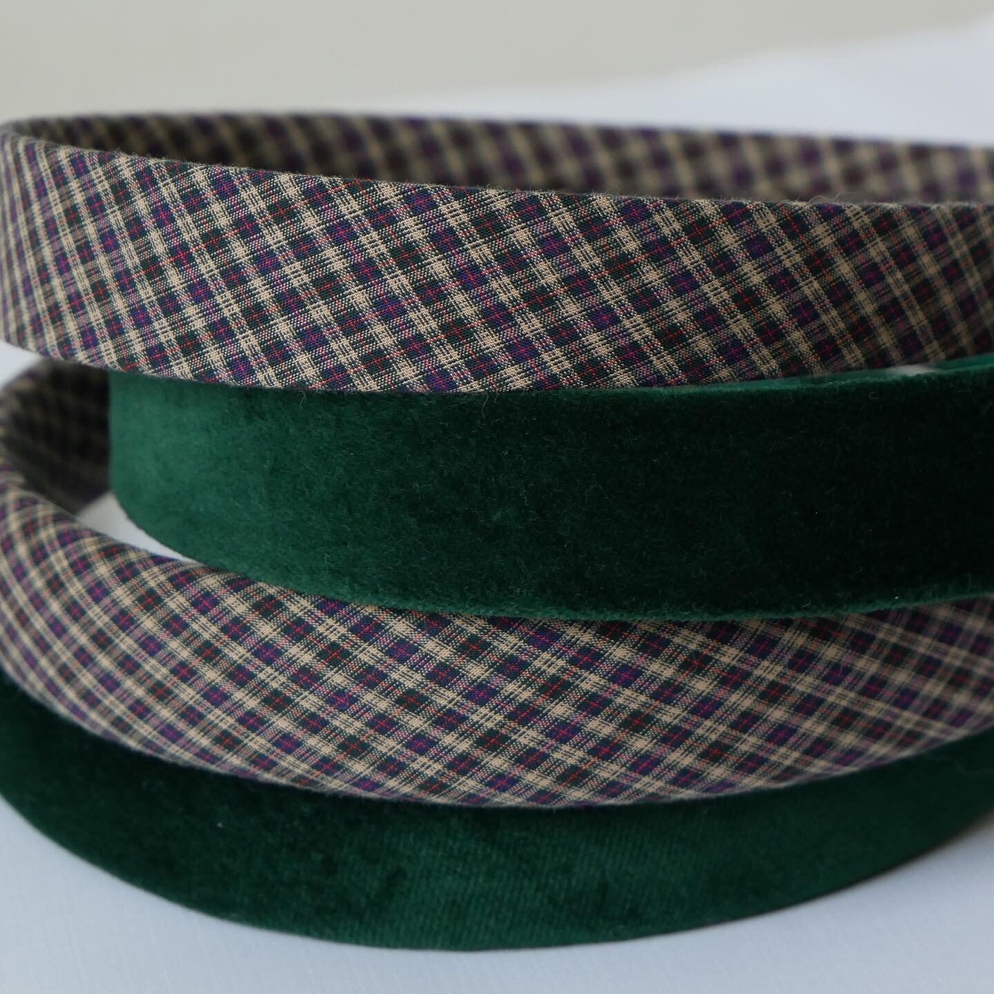 Pre-orders live on our site at 8 AM EST, link in bio! 👏🏽👏🏽👏🏽

Shop The Newbury &amp; The Stratton from the Uniform Collection 

Orders ship 10/10
.
.
.
.
.
.
#headband #headbands #fall #fallaccessories #ootd #ootdfashion #greenvelvet #plaid #he
