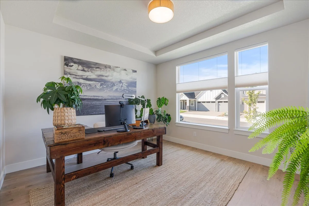 15-1156 N 44th Pl-12.jpg