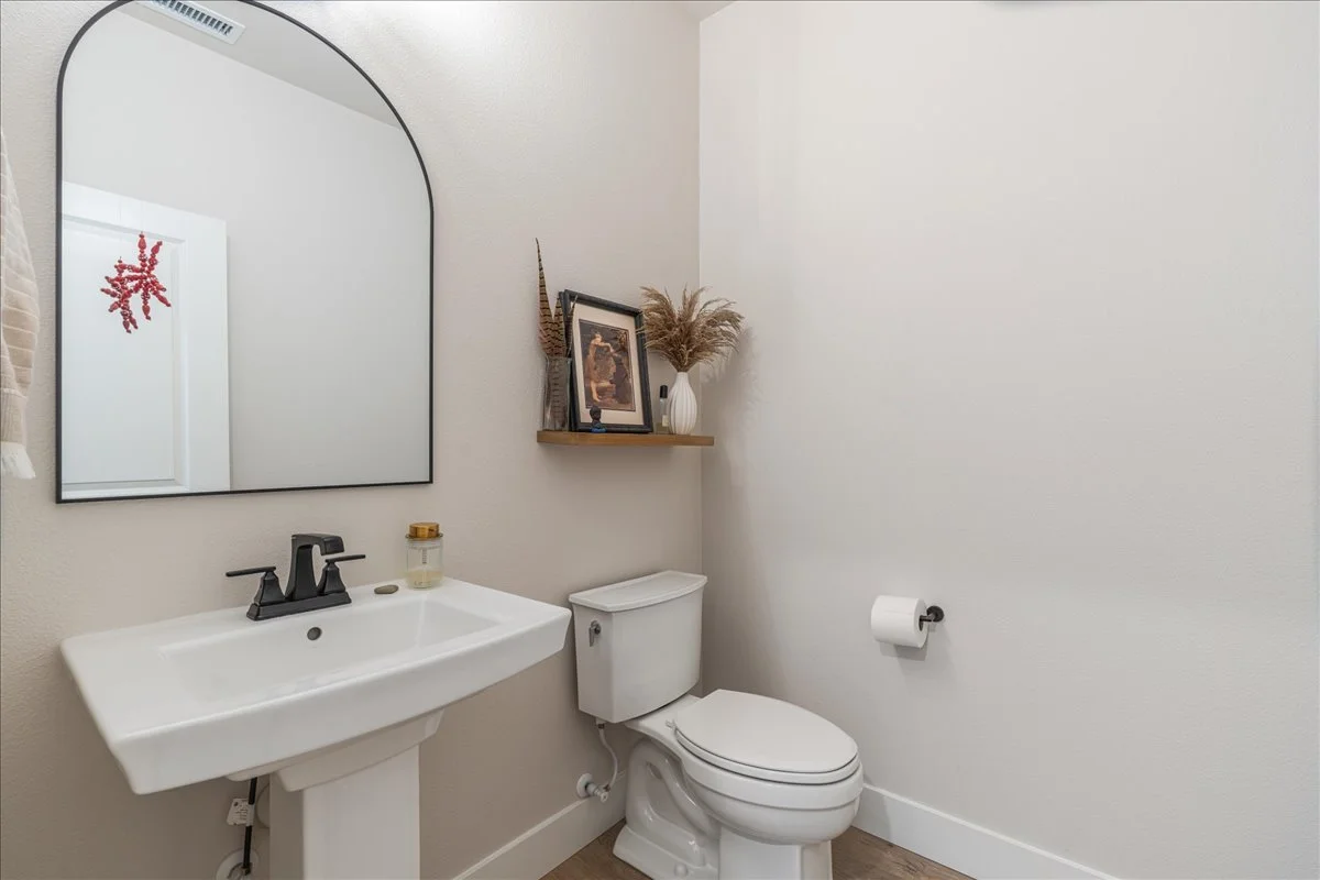 16-1156 N 44th Pl-13.jpg