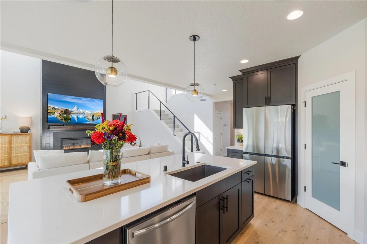24-1156 N 44th Pl-19.jpg