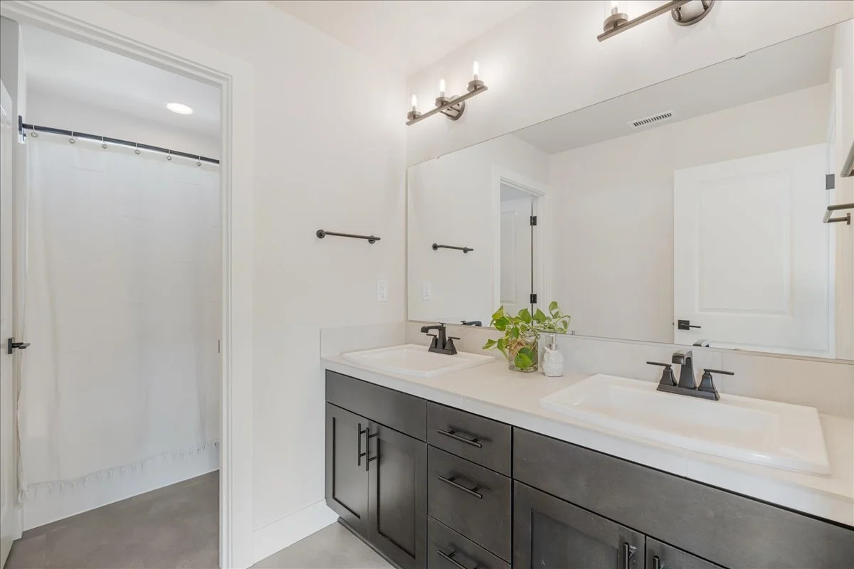 29-1156 N 44th Pl-26.jpg