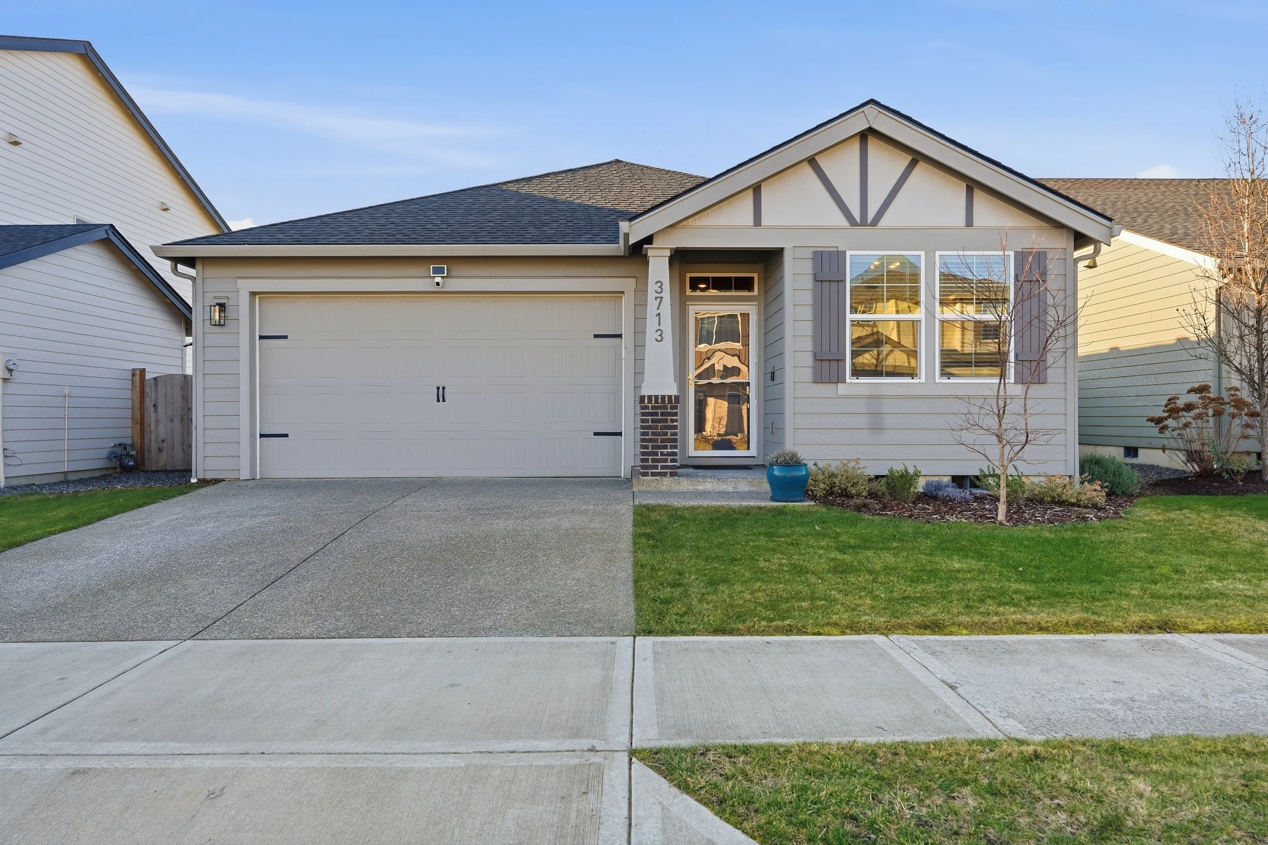 09-005_3713 S 41st Pl-189.jpg