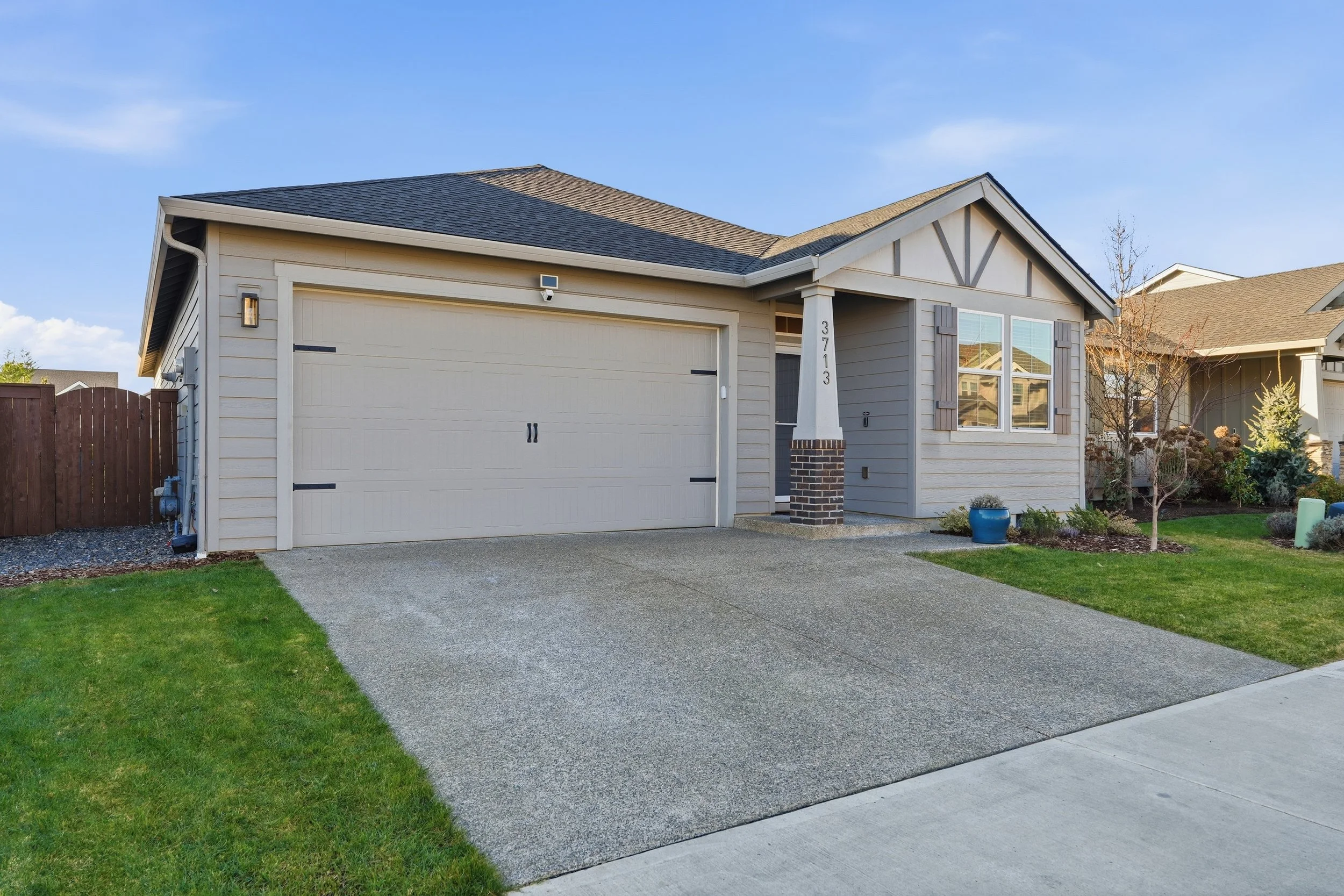 11-008_3713 S 41st Pl-194.jpg