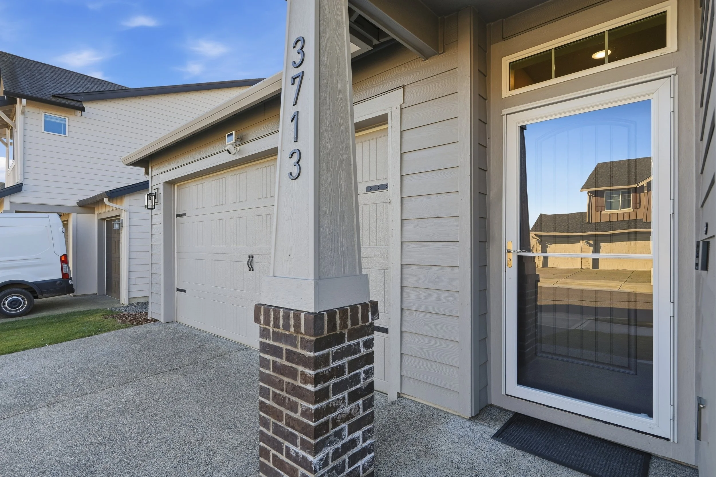 12-009_3713 S 41st Pl-179.jpg