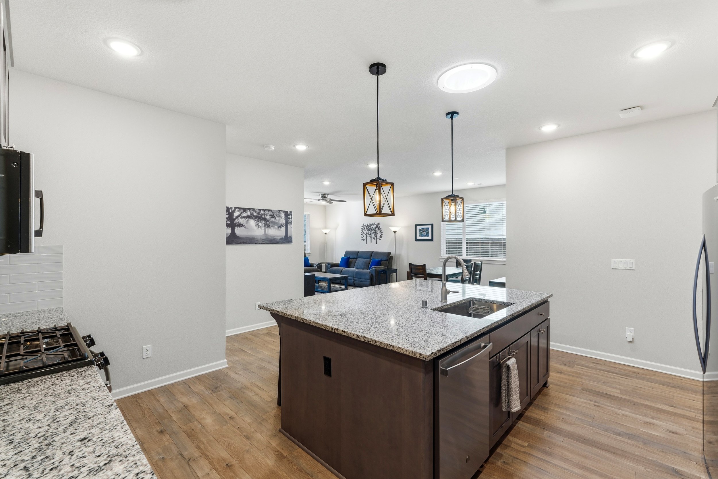 23-017_3713 S 41st Pl-084.jpg